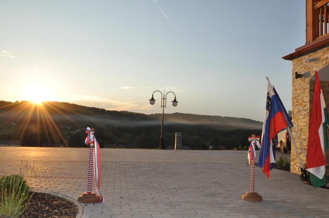 Szloven Mintagazdasag Hotel Felsőszölnök Buitenkant foto